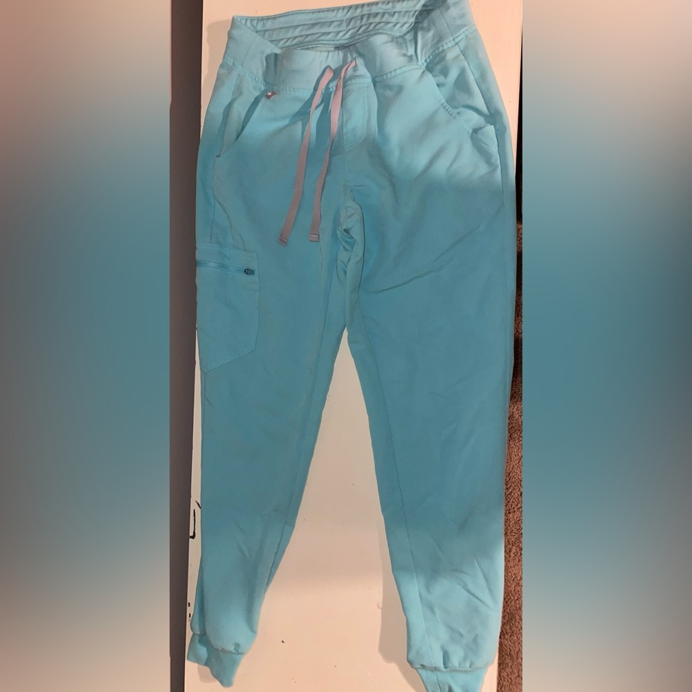FIGS scrub set. Top and bottom sold together. Both size S.